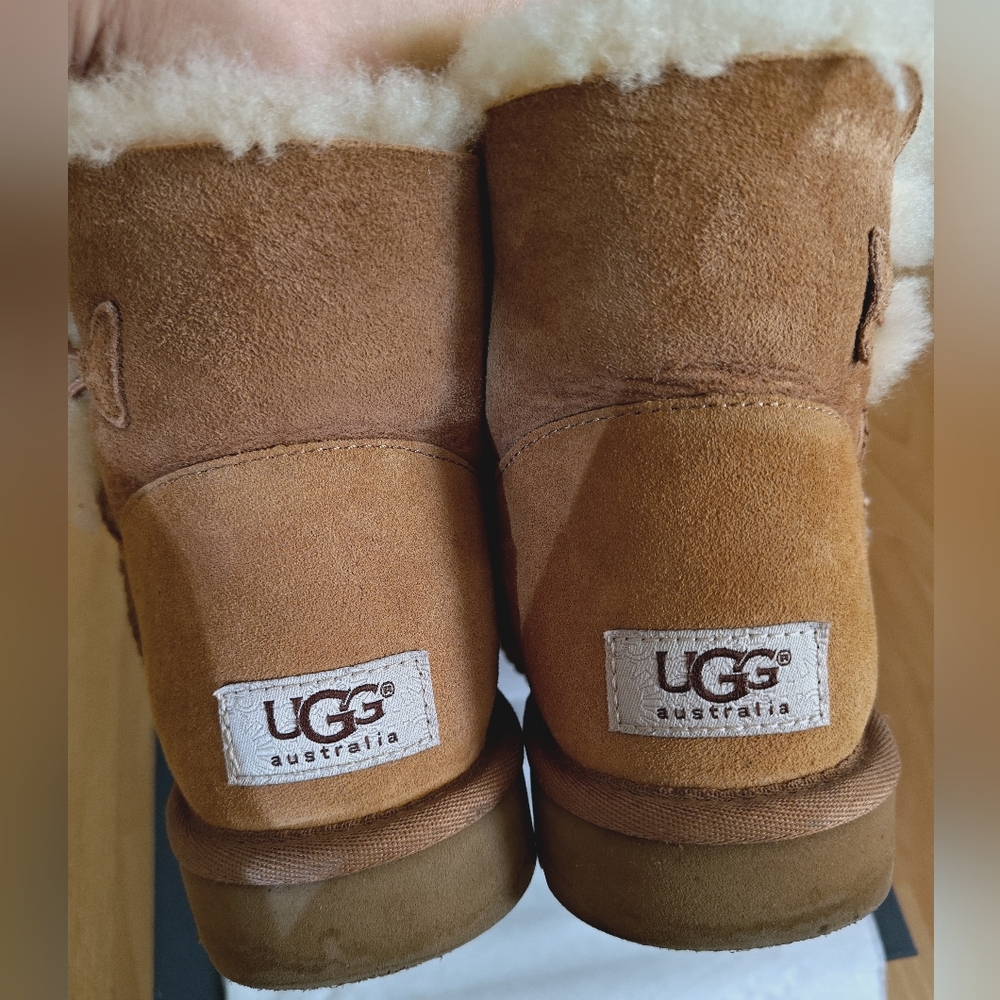 UGG Tan Short Shearling Winter Boots - 7 US/38 EU - Picture 9 of 11